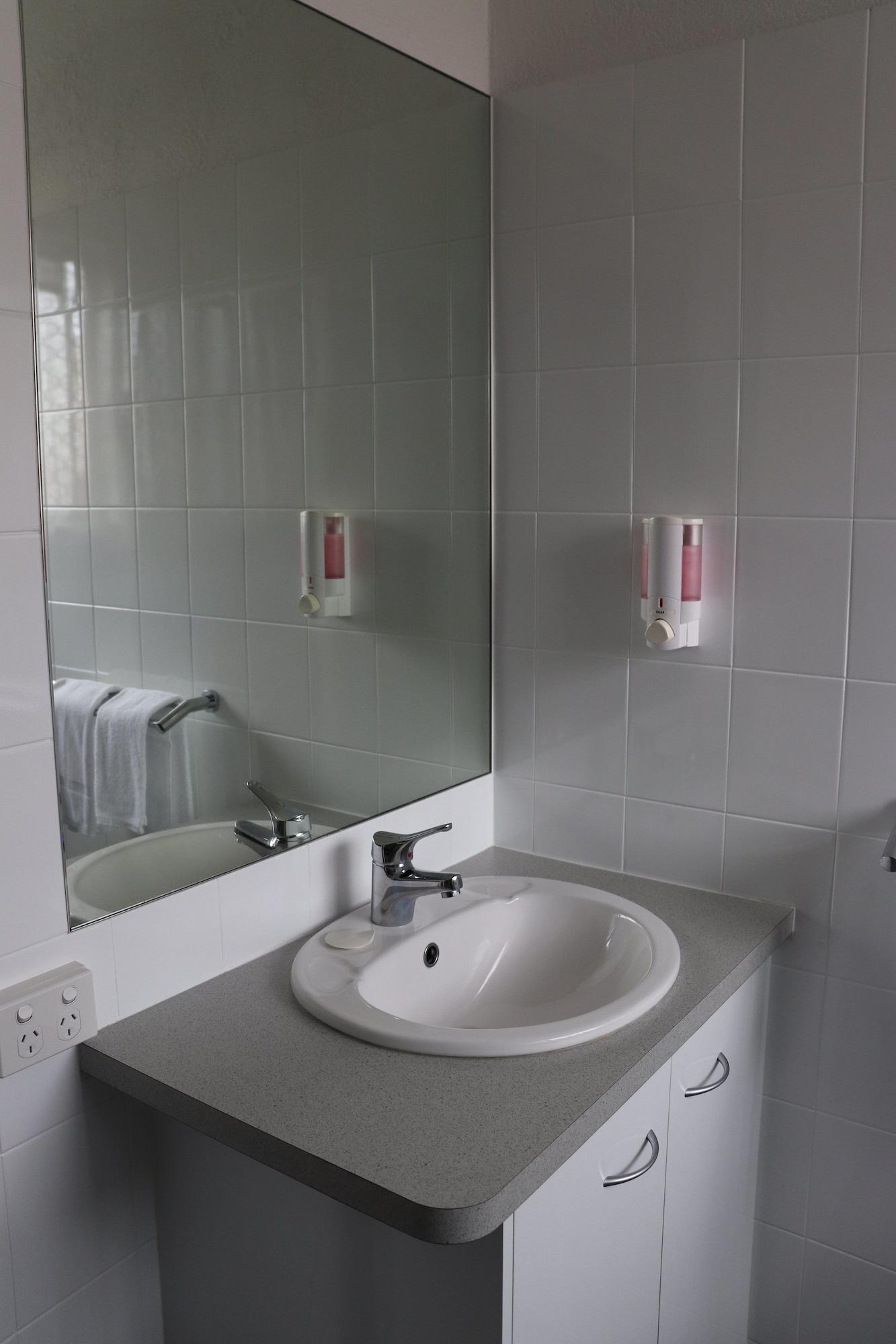 Spanish Motor Motel 3*