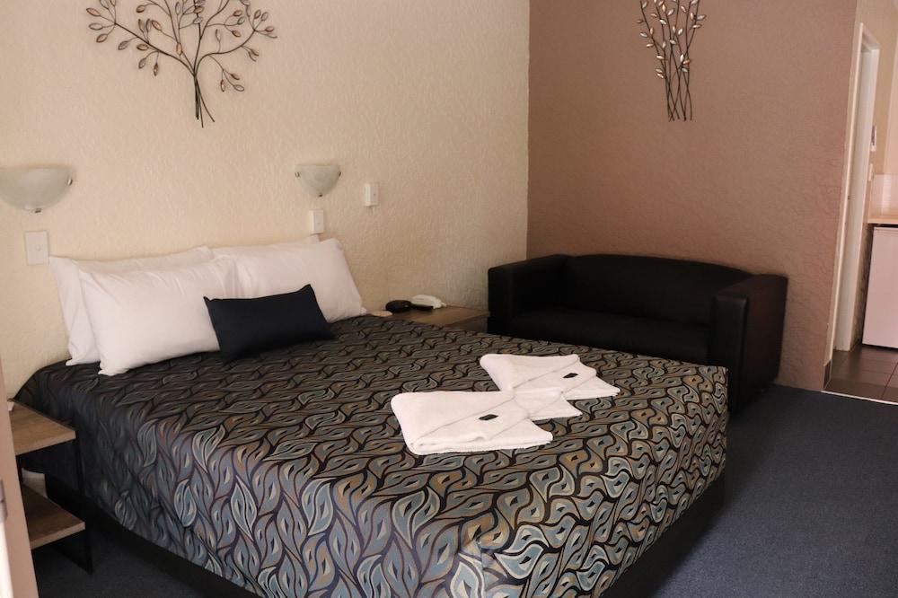 Spanish Motor Motel 3*
