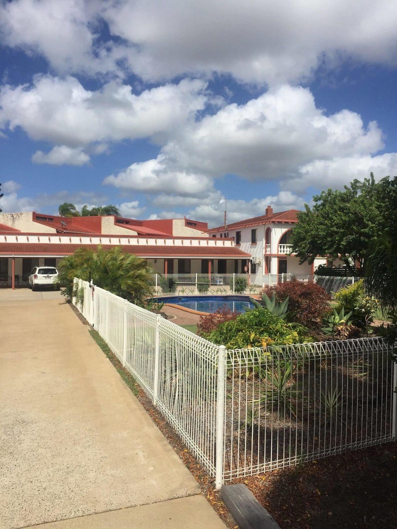 Spanish Motor Motel 3*